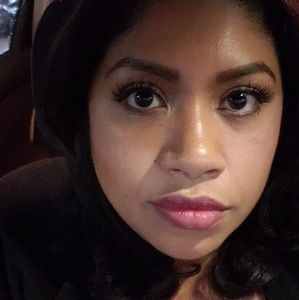 Meet your Posher, Dina